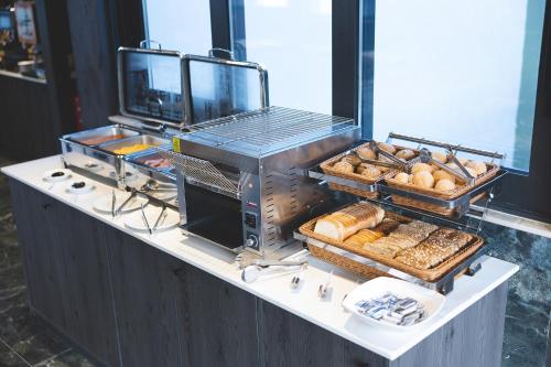 Makanan di atau berdekatan hotel