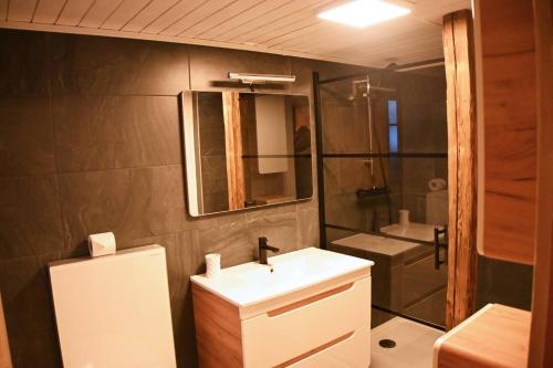 Koupelna v ubytování Le Chalet de l'Atelier - Le Nord
