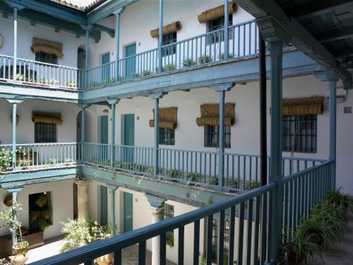 widok na dziedziniec budynku w obiekcie Hospes Las Casas del Rey de Baeza, a Member of Design Hotels w Sewilli