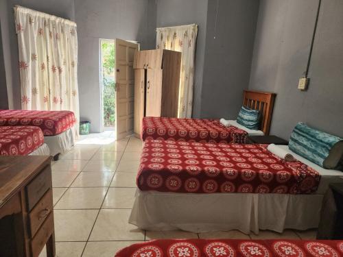 Katil atau katil-katil dalam bilik di Kudu Guest House