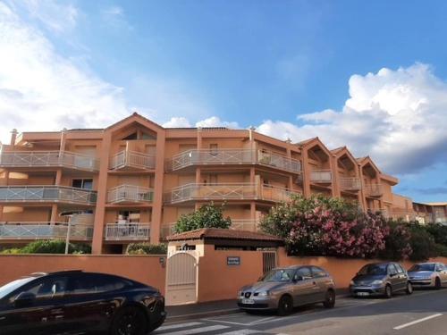 Το κτήριο όπου στεγάζεται  το διαμέρισμα