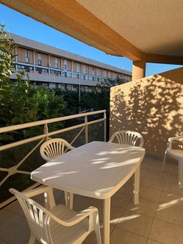 Μπαλκόνι ή βεράντα στο Valras-Loc - T2 Piscine Terrasse