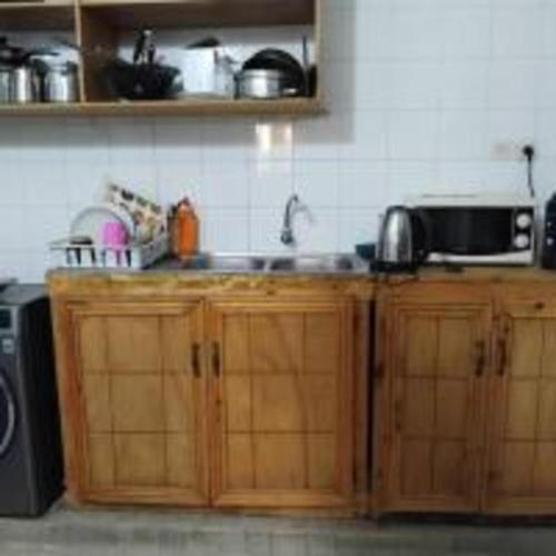 Chambre salle de bain accès a la cuisine