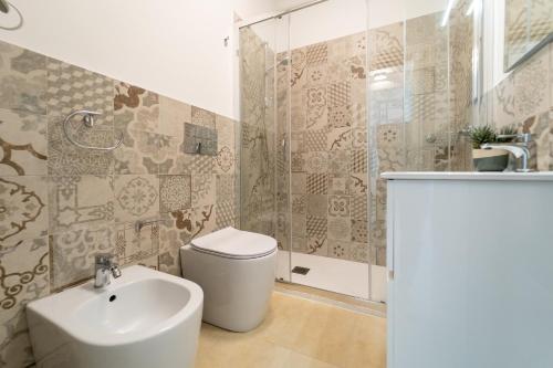 Et badeværelse på GuestHost - Borgo 84 Marzamemi - Brezza Marina