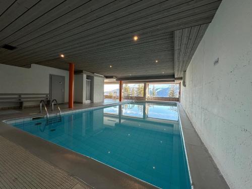 Bazén v ubytování Ultimate Condo - 4 Valleys - Ski-in out - Swiss Alps nebo v jeho okolí