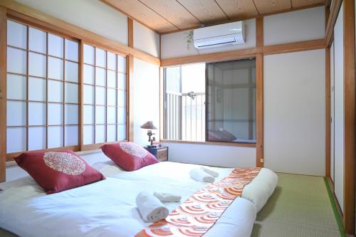Easy Access to Ueno Asakusa Airport 2 Showers 2 Toilets