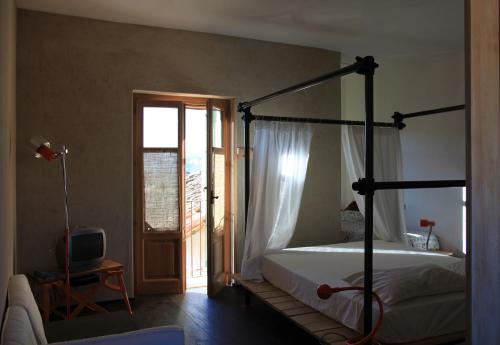 A bed or beds in a room at B&B acaso