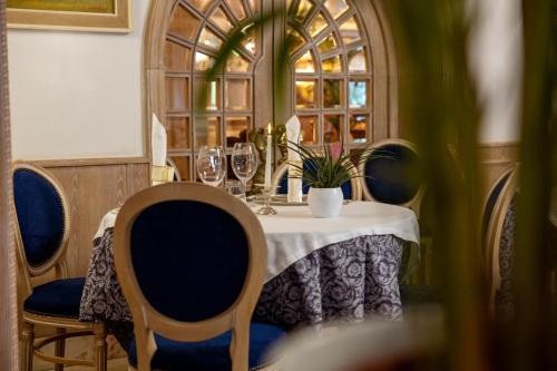 Olympic Palaceにあるレストランまたは飲食店