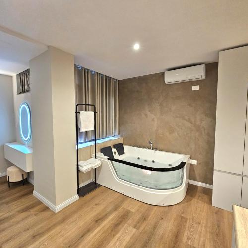 JACUZZI LIVING TIRANA center 3