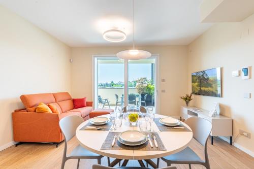 a living room with a table and a couch at Light Garden-Luxury apartment with private parking in Monza