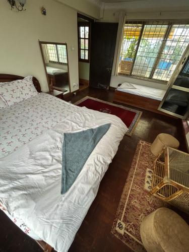 Кровать или кровати в номере Maharajgunj Rooftop Homestay