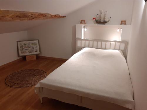 Ένα ή περισσότερα κρεβάτια σε δωμάτιο στο Appartement chez l'habitant