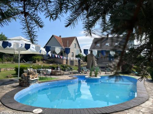 Πισίνα στο ή κοντά στο LakePark Garden Villa with swimming pool & park