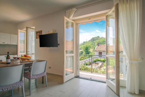 Televízia a/alebo spoločenská miestnosť v ubytovaní La Rosa nel Borgo - Suite con balcone e garage