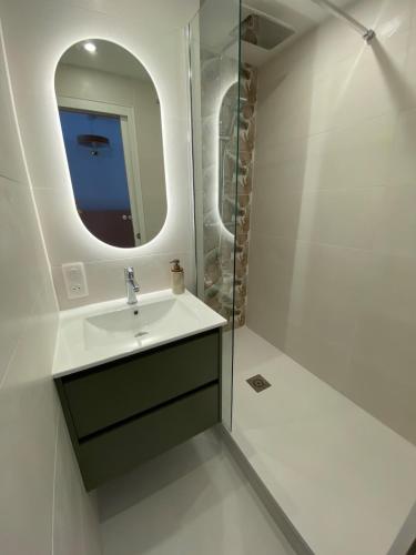 Ένα μπάνιο στο Appartement pieds dans l eau vue mer