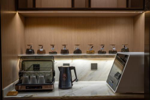 a counter with a toaster oven and a microwave at Wenzhou Wuma Street Wenyuan Hotel is located in the heart of the city, easy to travel, free WiFi, breakfast, coffee, afternoon tea, free laundry service, recommended tourist attractions in Wenzhou