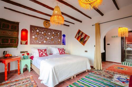a bedroom with a white bed in a room at Atlas Smile Retreat in Ouirgane