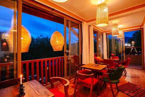 a screened in porch with a table and chairs at Atlas Smile Retreat in Ouirgane