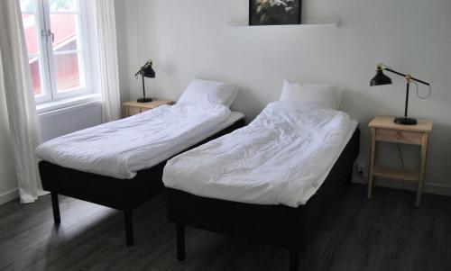 two beds sitting next to each other in a room at Nordsjögården in Järvsö