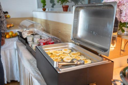 Comida en o cerca de este hotel