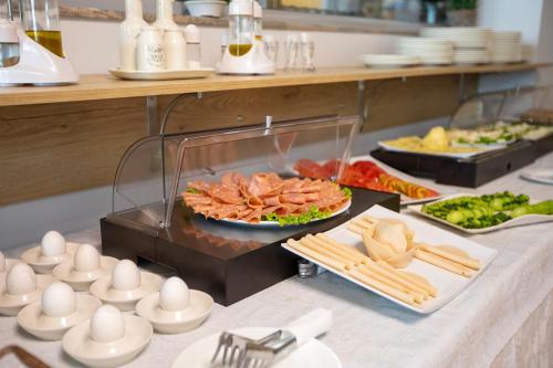 Comida en o cerca de este hotel
