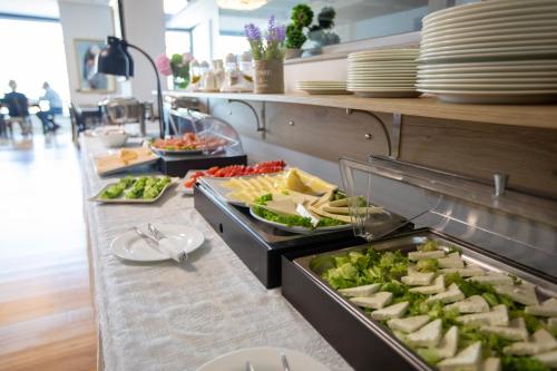 Comida en o cerca de este hotel