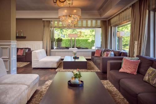 Ruang duduk di Hotel Moers van der Valk