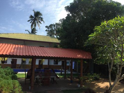 Taman di luar Snapper guste house