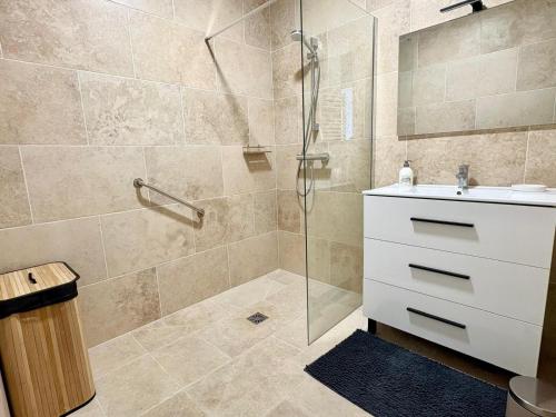 Quiet Flat with view and Swimming pool