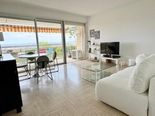 Quiet Flat with view and Swimming pool