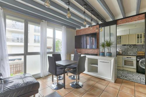 Billede fra billedgalleriet på Maison de 3 chambres et un salon sur les quais de Seine proche de Paris i Villeneuve-la-Garenne