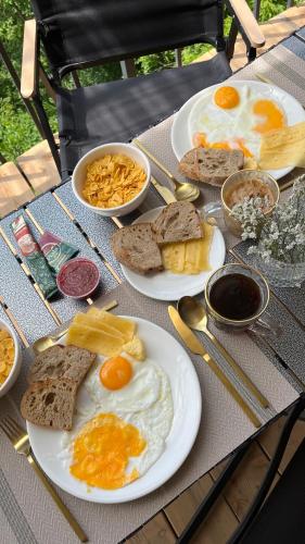 Φαγητό σε αυτό το κάμπινγκ ή κάπου εκεί κοντά