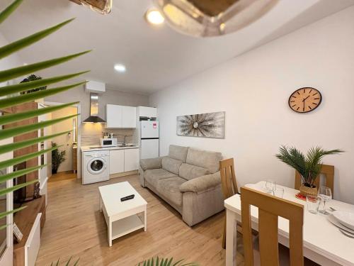 Kuchyňa alebo kuchynka v ubytovaní Duplex Huelin II & Beach
