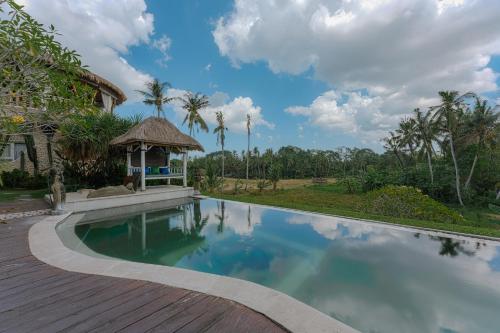 Bazén v ubytování Coco Verde Bali Resort nebo v jeho okolí