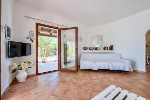 a bedroom with a bed and a sliding glass door at Villa in Alghero just 5 minutes from the historical center in Casa Linari
