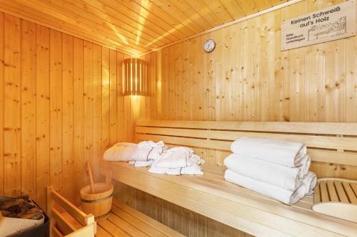 a sauna with white towels sitting on a shelf at Ferienhaus Catharina in Diemelsee