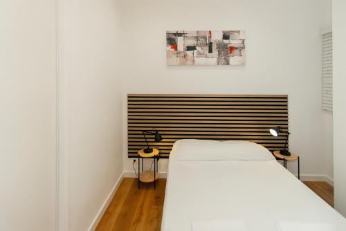 En eller flere senge i et værelse på WELCS APARTAMENTO 261 EMP cerca de la playa