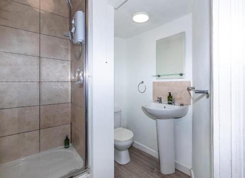 Et badeværelse på Glastonbury-FreeParking-ContactlessCheckIn-Sleeps2