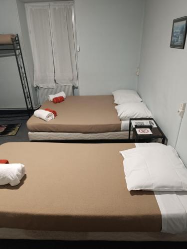 Una cama o camas en una habitación de Le Terminus