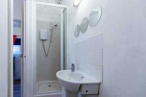 Et badeværelse på Glastonbury!-CountrysideViews-Sleeps2