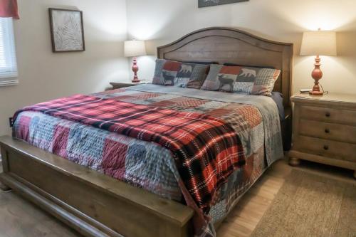 Ένα ή περισσότερα κρεβάτια σε δωμάτιο στο Braircliff Condo