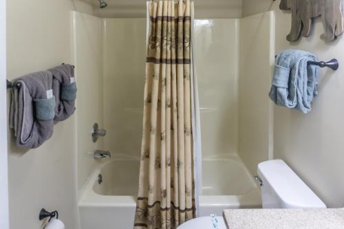 Ένα μπάνιο στο Braircliff Condo