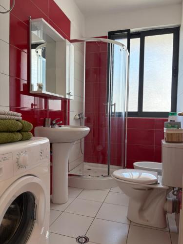 Ένα μπάνιο στο Chloe Beach Apartment