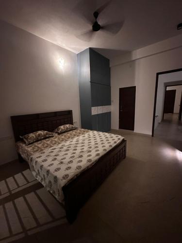 a bedroom with a bed and a ceiling fan at Extasea Beach Villa in Cheyūr