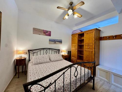 Postel nebo postele na pokoji v ubytování Conero Holiday Home "Borgo & Mare"