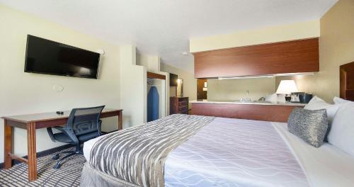 Postel nebo postele na pokoji v ubytování SureStay Plus Hotel by Best Western Rocklin
