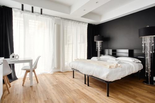 Hostmate - Milano - Imperia's Crystal - Romolo