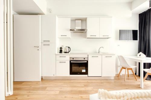 Hostmate - Milano - Imperia's Crystal - Romolo