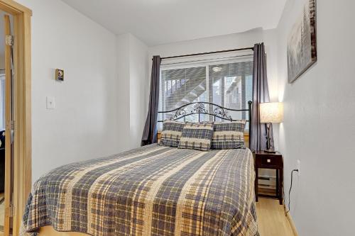 Ένα ή περισσότερα κρεβάτια σε δωμάτιο στο Winterpoint 33B by Ski Country Resorts