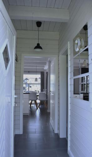 a hallway with a table and a dining room at Malmö in Brasilien